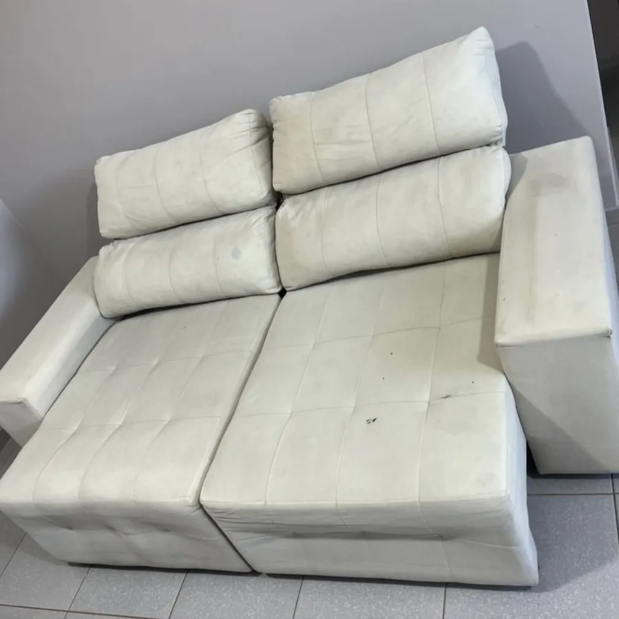 Sofá claro depois da higienização DC Clean
